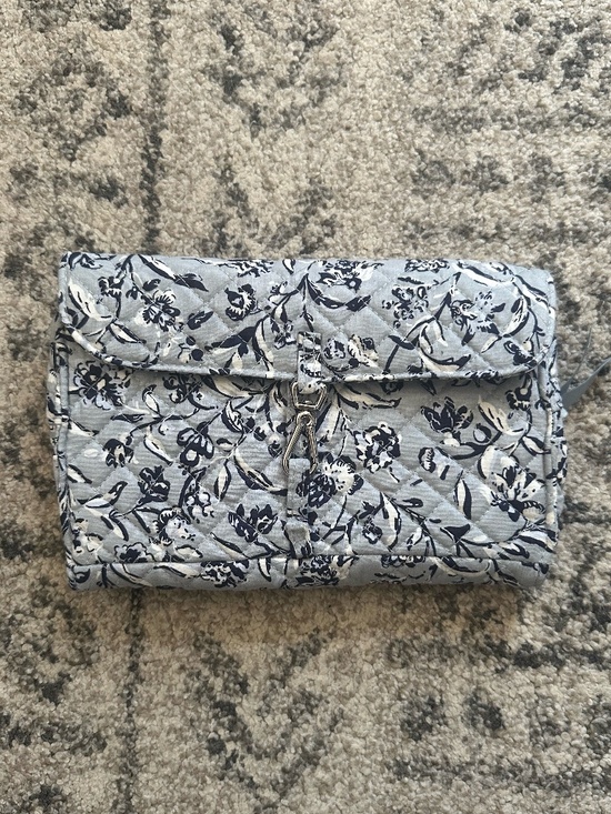 Vera Bradley Accessories - Vera Bradley Perennials Gray Roll-Up Tech Organizer - NWOT